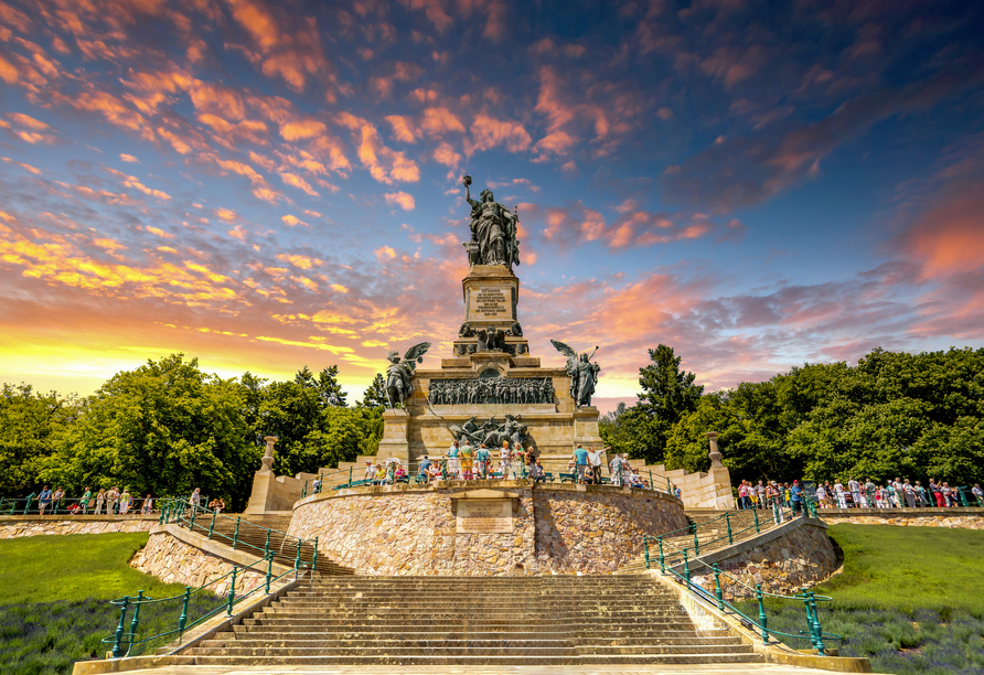 Das Niederwalddenkmal thront über Rüdesheim.
