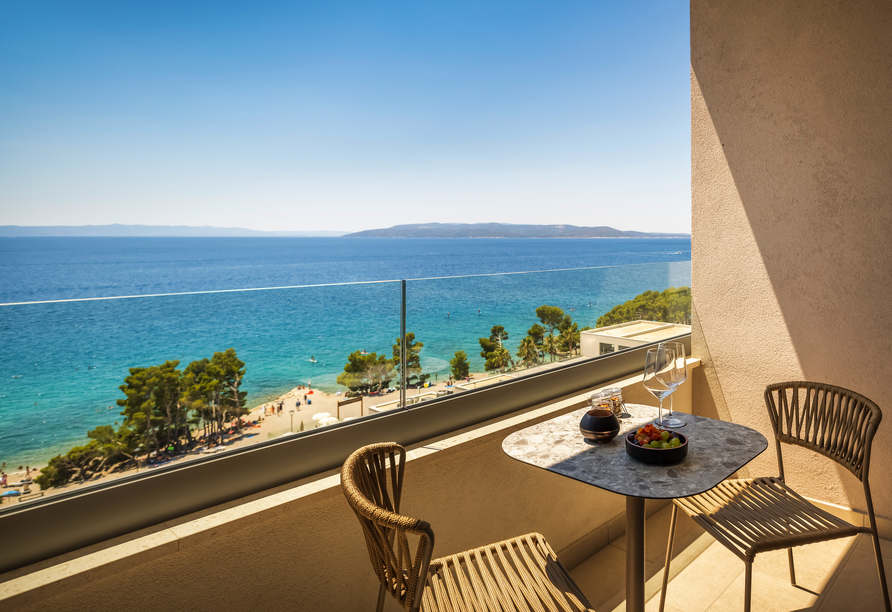 Genießen Sie die Zeit auf Ihrem privaten Balkon (Doppelzimmers Luxus Balkon Meerblick).