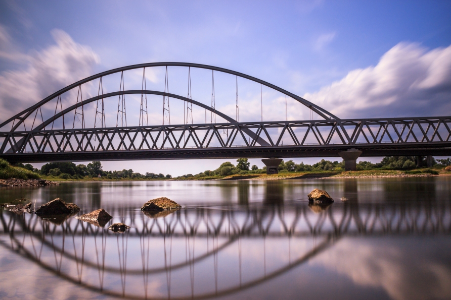 Bestaunen Sie die Elbbrücke in Wittenberg.