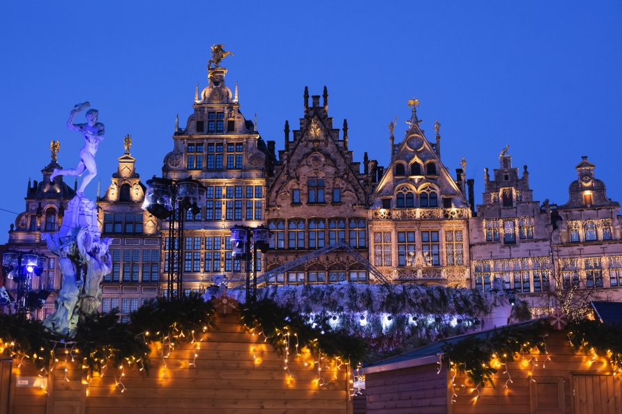 In Antwerpen lohnt sich ein Besuch des Weihnachtsmarktes, der noch bis Anfang Januar geöffnet ist.
