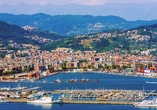 Die Hafenstadt La Spezia in Ligurien