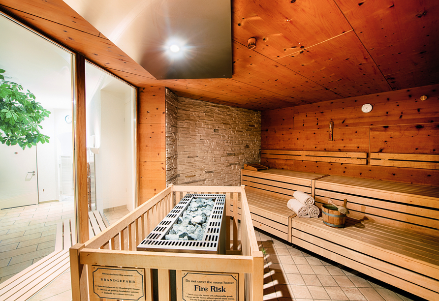 Auch die Sauna Ihres Urlaubshotels bietet Ihnen wohltuende Entspannung.