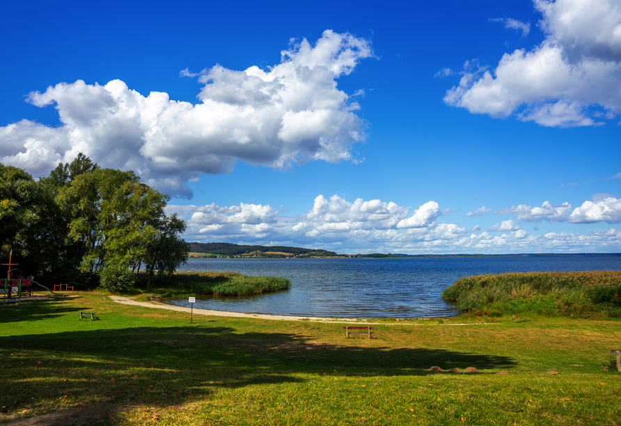 Der Kummerower See bietet Ihnen eine herrliche Aussicht an.