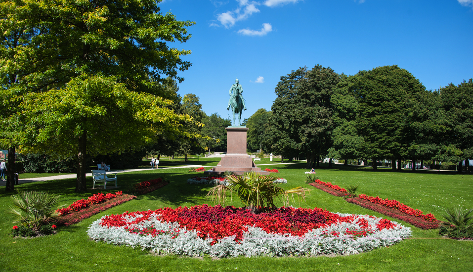 Der Schlossgarten in Schlossgarten Kiel lädt zu entspannten Spaziergängen ein.