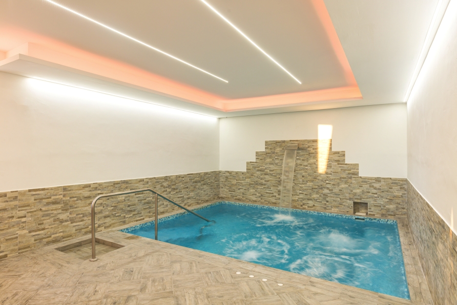 Das Hotel ist auch mit einem Whirlpool ausgestattet.