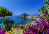Bei solch traumhaften Ausblicken ist es kein Wunder, dass Ischia oft als Perle im Golf von Neapel bezeichnet wird.