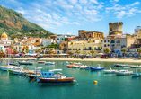 Ihr Urlaubshotel befindet ich in Forio d'Ischia, das über einen wunderschönen Hafen verfügt.