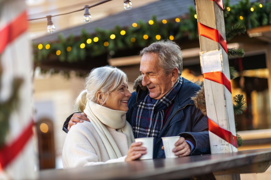 Bummeln Sie über den schönen Weihnachtsmarkt von Sigtuna.