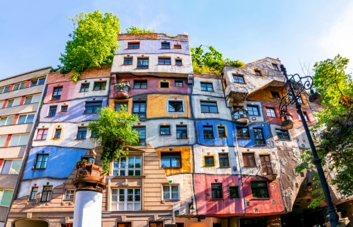 Besichtigen Sie das Hundertwasserhaus in Wien.