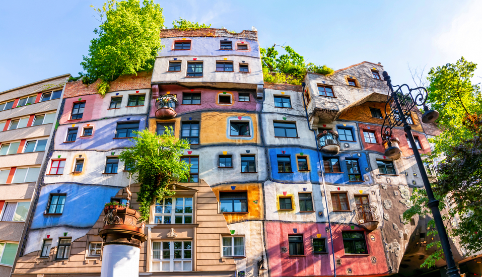 Besichtigen Sie das Hundertwasserhaus in Wien.