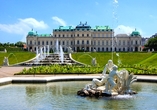 Besuchen Sie das Schloss Belvedere mit seinem wunderschönen Schlosspark.