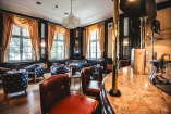 Im Kaminzimmer des Hotels Villa Heine lässt es sich herrlich verweilen.