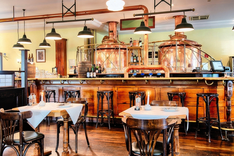 Die Heine Bar erwartet Sie mit kühlen Getränken.