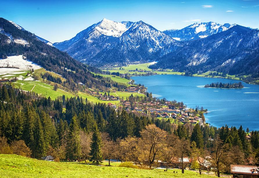 Der Schliersee liegt in unmittelbarer Nähe Ihres Hotels.