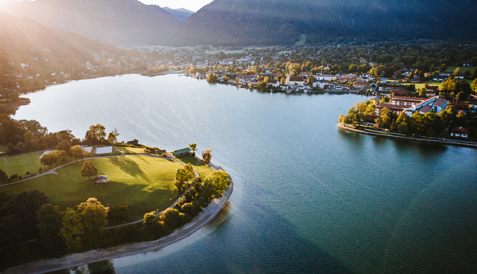 Nicht weit von Ihrem Hotel entfernt finden Sie das perfekte Ausflugsziel, den Tegernsee.