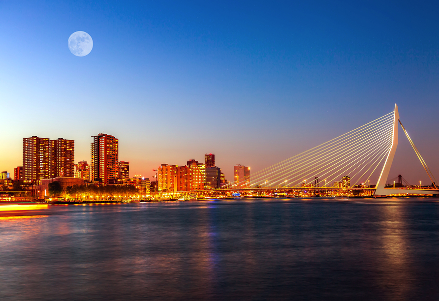 Entdecken Sie die Schönheit Rotterdams am Abend!