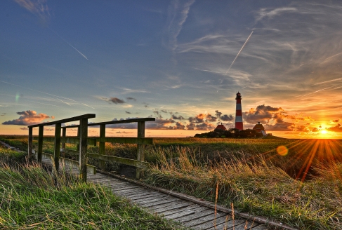 Der Leuchtturm Westerheversand ist das Wahrzeichen der Nordsee und ein Ort voller Magie.