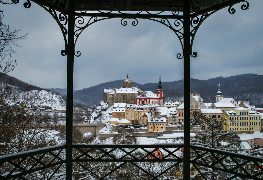 Besuchen Sie Loket und bewundern Sie die mittelalterliche Burg.
