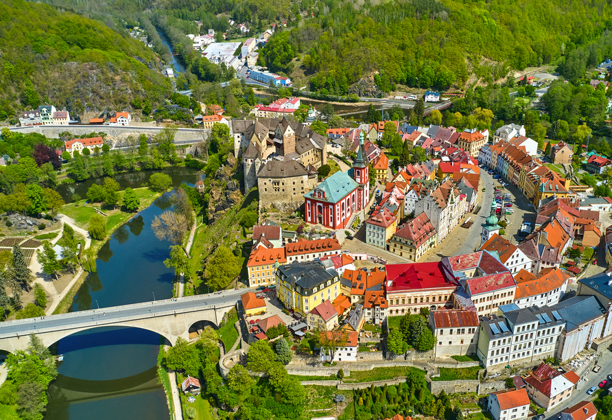 Machen Sie einen Tagesausflug in das schöne Städtchen Karlsbad.