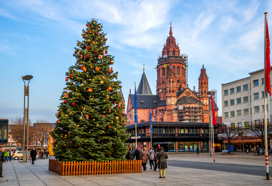 Besuchen Sie den zauberhaften Weihnachtsmarkt in Mainz.