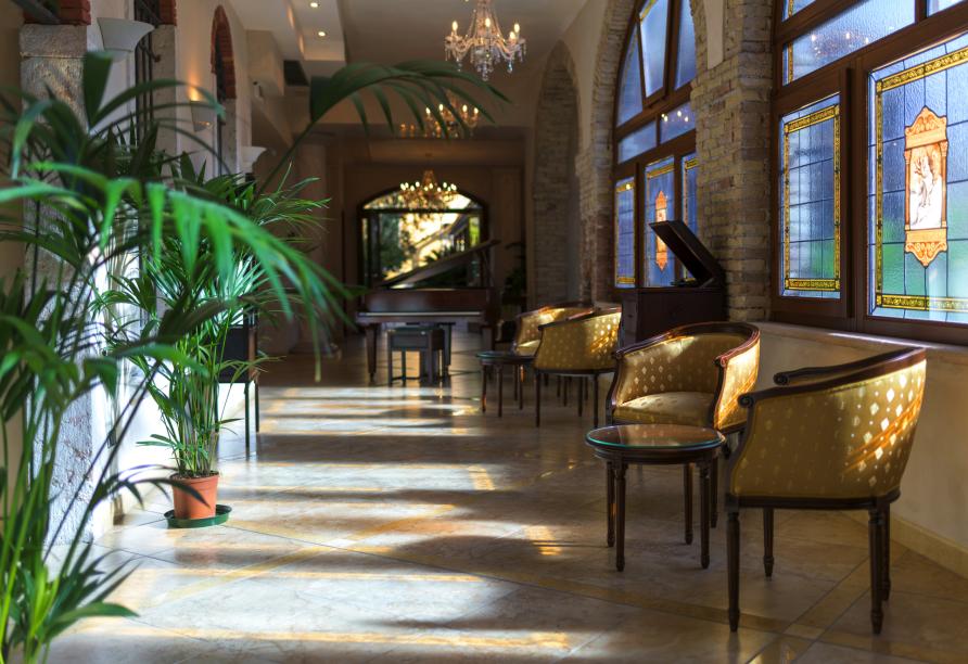 Verbringen Sie entspannte und gesellige Stunden in Ihrem Urlaubshotel Antico Monastero.