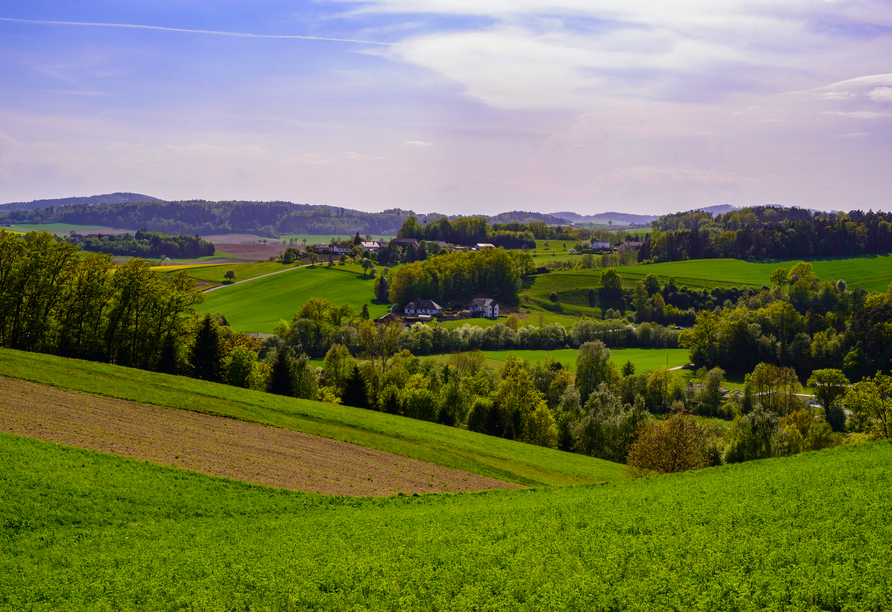 Ihr Urlaubsort empfängt Sie eingebettet in die malerischen Hügel des Mühlviertels in Oberösterreich.