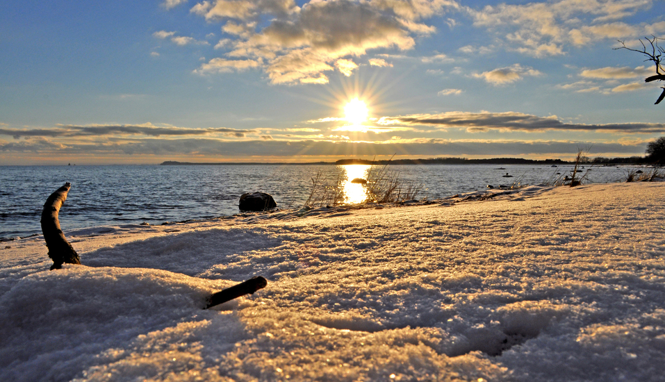 Sonnenuntergang am winterlichen Südstrand in Göhren im Winter – ein magischer Moment