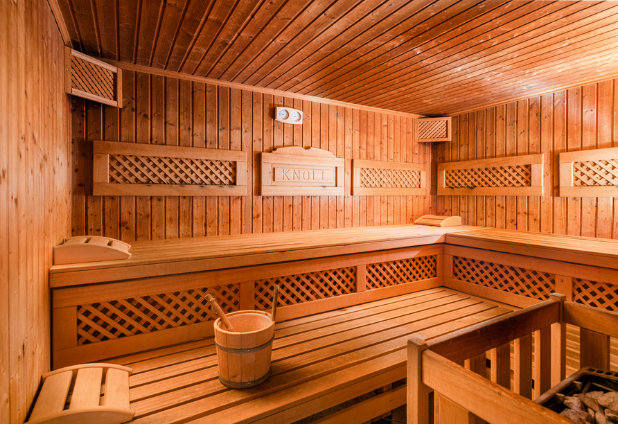 Die Sauna lädt zum Entspannen ein.