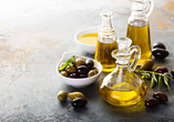 Erfahren Sie in einer Olivenfabrik Wissenswertes über Oliven und freuen Sie sich auf eine Verkostung.