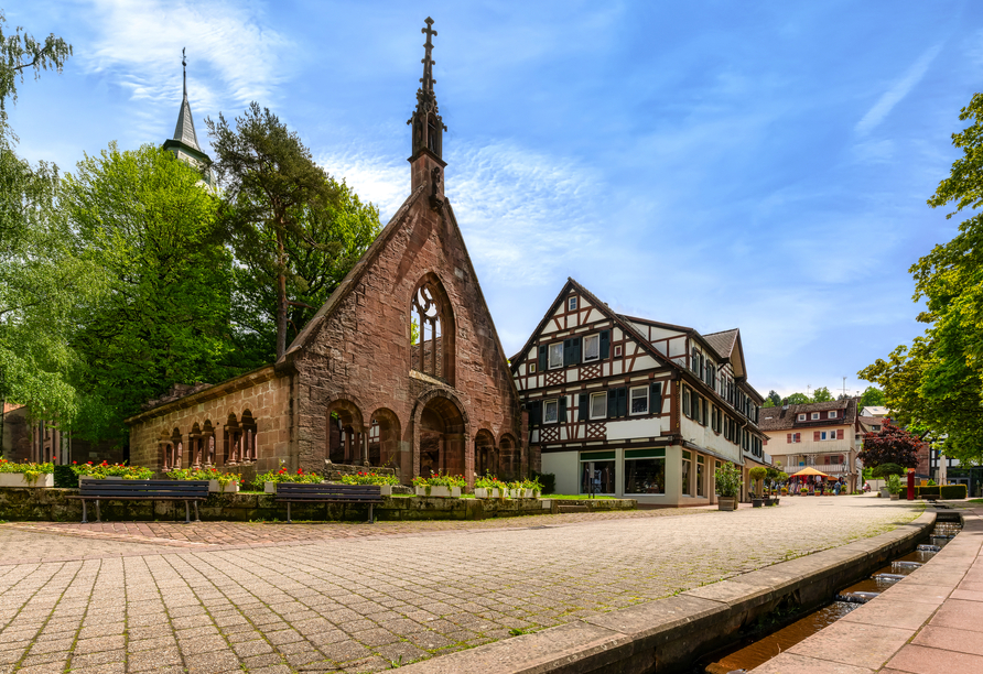 Die evangelische Klosterkirche und ihre tweilweise erhaltene Vorhalle