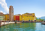 Die lebhafte Stadt Riva del Garda wird Sie verzaubern.
