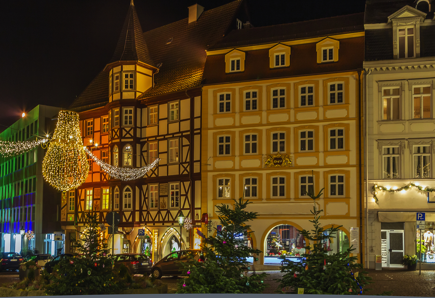 Besuchen Sie Fulda und erleben Sie das magische Ambiente des Weihnachtsmarktes.