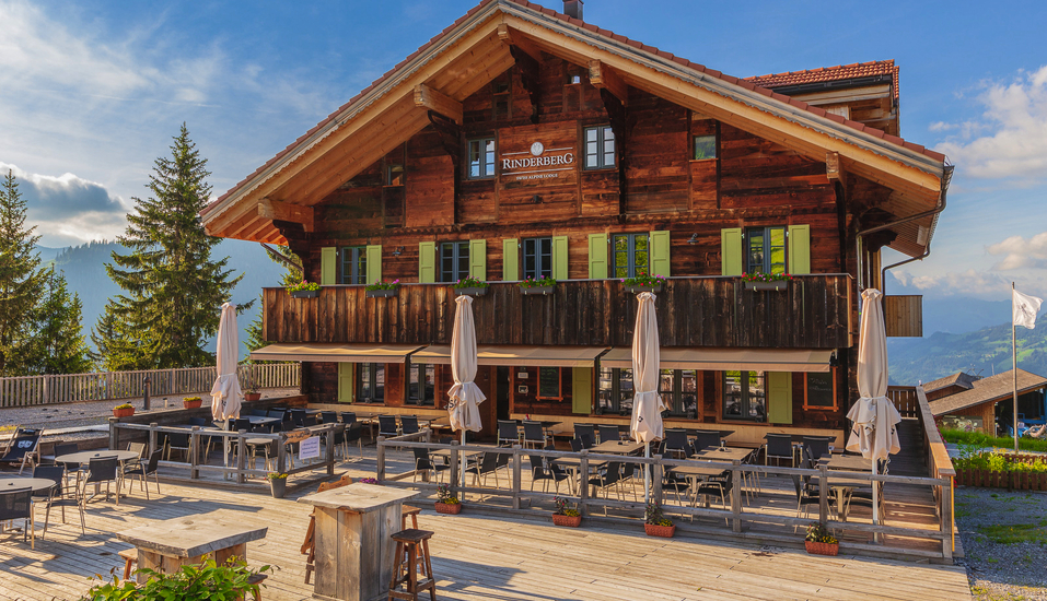 Ihre Rinderberg Swiss Alpine Lodge heißt Sie inmitten eines faszinierenden Bergpanoramas herzlich willkommen!