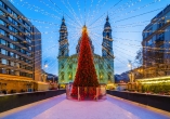 Besuchen Sie den Weihnachtsmarkt in Budapest – einer der schönsten in Europa.