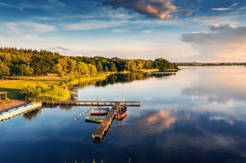 Der Inselsee in Güstrow lädt zum Wandern, Radfahren und Schwimmen ein.