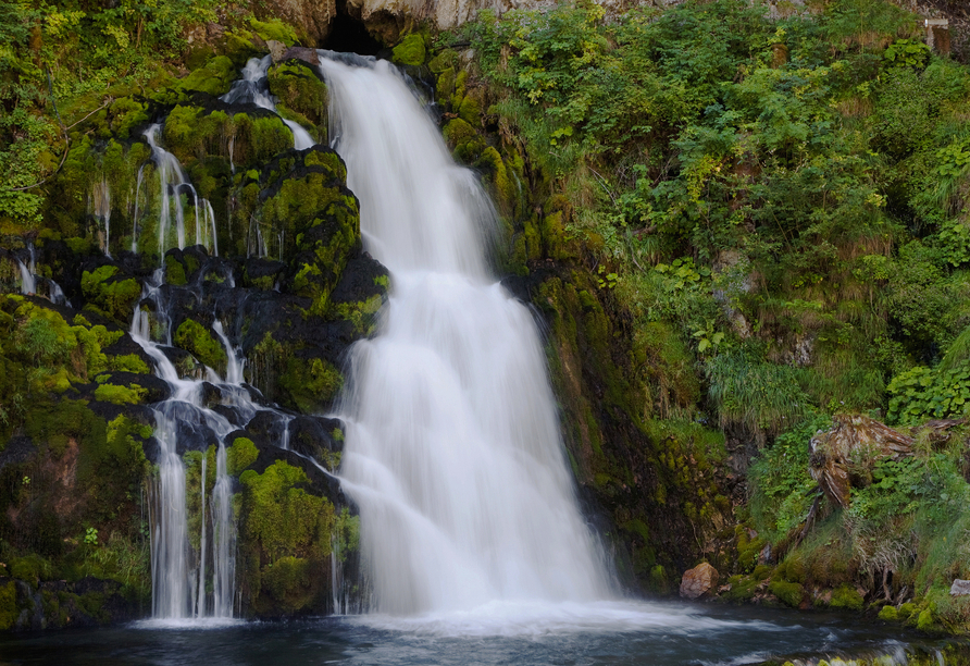 Der Wasserfall von Jaun befindet sich nur ca. 25 km von Ihrer Unterkunft entfernt und ist ein echtes Naturspektakel.