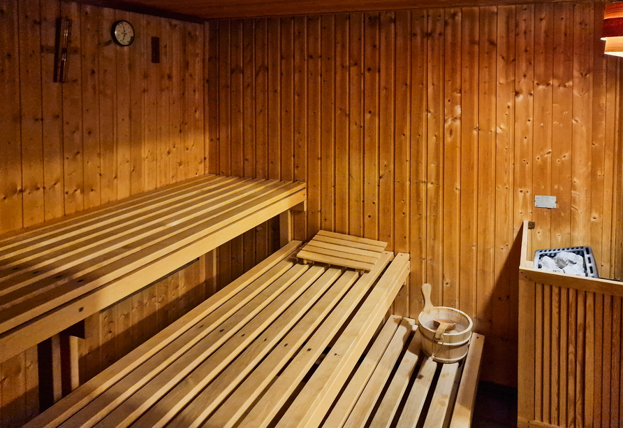 Entspannen Sie in der Sauna.