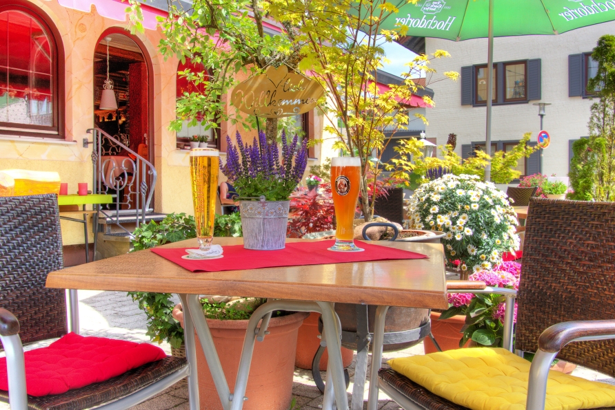 Die Terrasse Ihres Urlaubshotels lädt zu sonnigen Stunden im Freien ein.