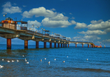 Besuchen Sie die Seebrücke in Misdroy und genießen Sie die frische Meeresbrise.