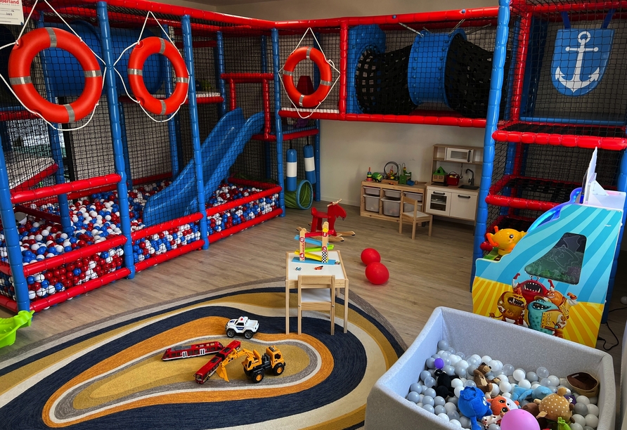 Für die kleinen Gäste bietet das Resort ein Spielzimmer und einen Kids Club.