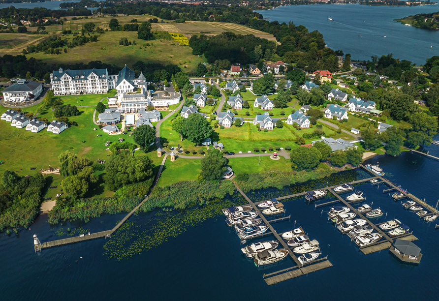Das Precise Resort Schwielowsee begrüßt Sie direkt am See.