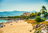 Vor Ihrer Kreuzfahrt entspannen Sie an der Playa de Palma auf Mallorca.