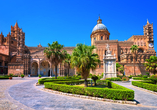 Die Kathedrale ist die bekannteste Sehenswürdigkeit von Palermo.