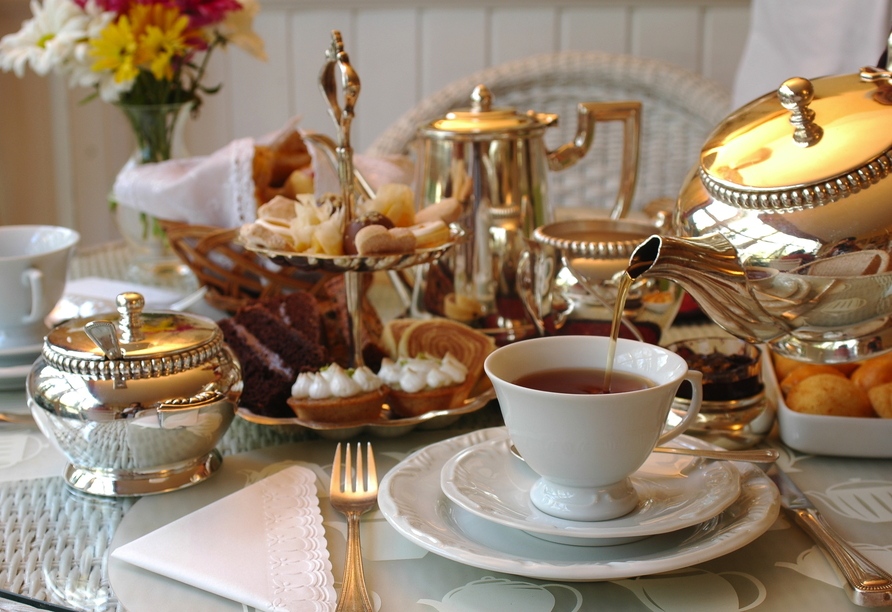 Gönnen Sie sich einen typischen Afternoon Tea am Nachmittag für die perfekte Auszeit in Ihrem Urlaub.