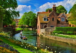 Malerisch schlängelt sich der Fluss Stour durch die Altstadt von Canterbury.