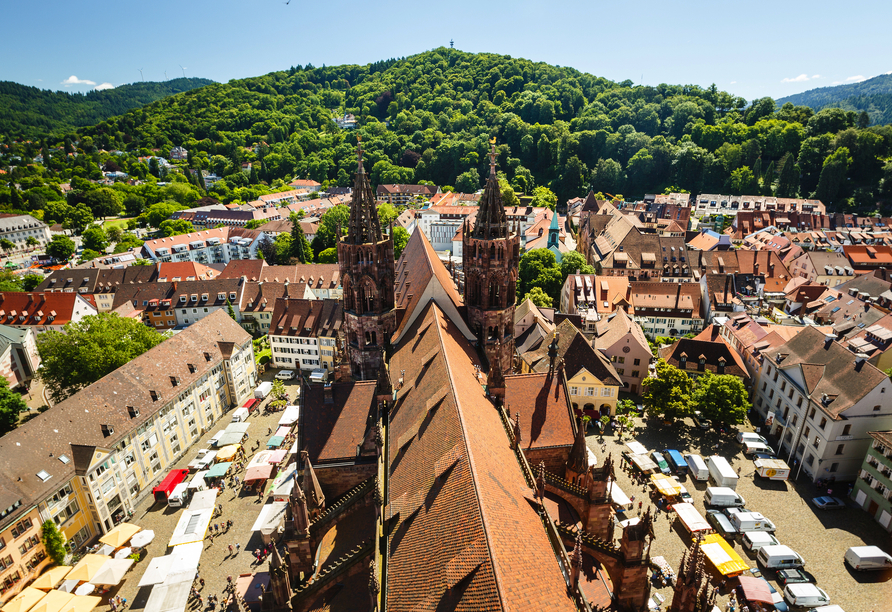 Rund 130 Marktstände mit verschiedenen Angeboten finden Sie auf dem Freiburger Münstermarkt. 