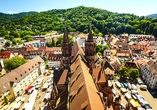 Rund um das Freiburger Wahrzeichen findet von Montag bis Samstag der Münstermarkt statt.