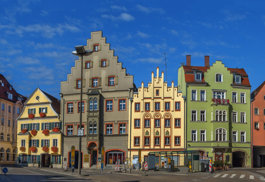 Spazieren Sie durch die Altstadt von Regensburg.