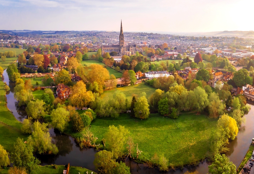 Blick auf Salisbury mit seiner Kathedrale auf Ihrem optional buchbaren Ausflug.