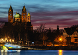 Der Dom zu Speyer in der Abenddämmerung